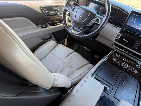 Used 2023 Lincoln Navigator Reserve image 15