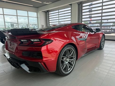 Used 2025 Chevrolet Corvette Z06 RWD image 6