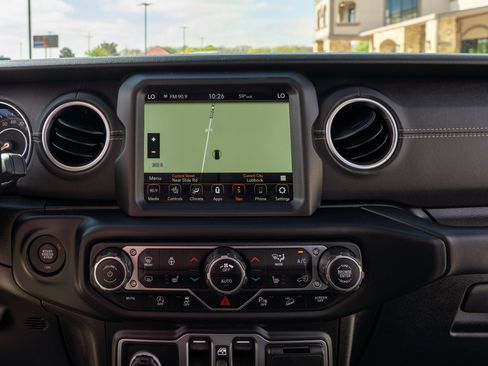 Used 2020 Jeep Wrangler Unlimited Sahara w/ Uconnect 4C Nav & Sound Group AWD/4WD image 16