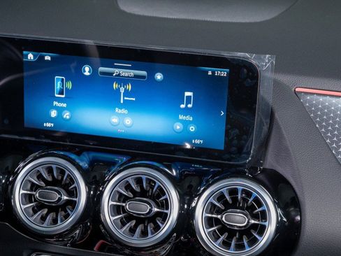 Certified 2025 Mercedes-Benz GLA 250 image 19