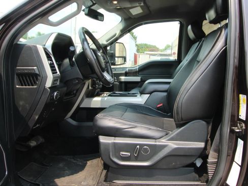 Used 2018 Ford F250 Lariat w/ Snow Plow Prep Package AWD/4WD image 9