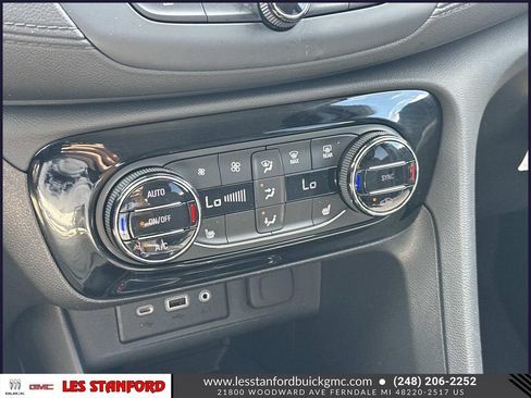 Used 2023 Buick Encore GX Select w/ Sport Touring Package FWD image 31