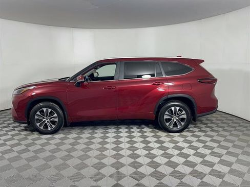 Certified 2024 Toyota Highlander XLE image 4