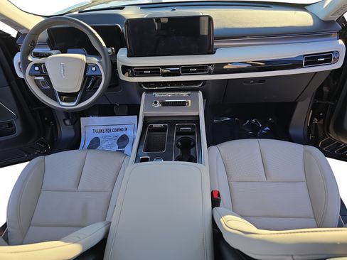 Certified 2025 Lincoln Aviator AWD w/ Equipment Group 101A image 9