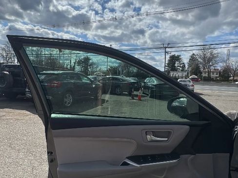 Used 2017 Toyota Camry XLE image 9