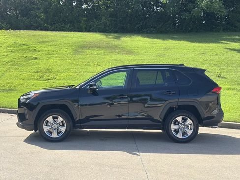 Used 2023 Toyota RAV4 XLE FWD image 5