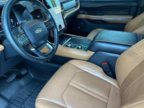 Used 2024 Ford Expedition Platinum AWD/4WD image 9
