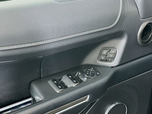 Used 2024 Ford Expedition XLT image 15