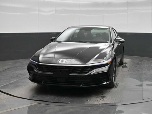 New 2026 Hyundai Elantra Limited FWD image 3