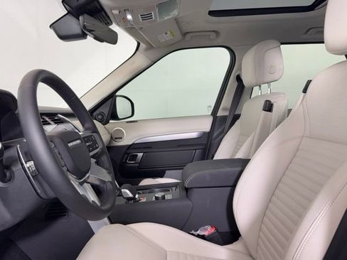 Used 2025 Land Rover Discovery Dynamic SE AWD/4WD image 5