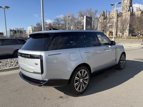 Used 2023 Land Rover Range Rover SE image 9