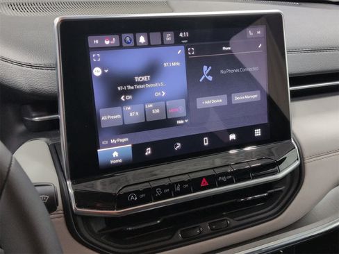 Used 2023 Jeep Compass Limited image 28