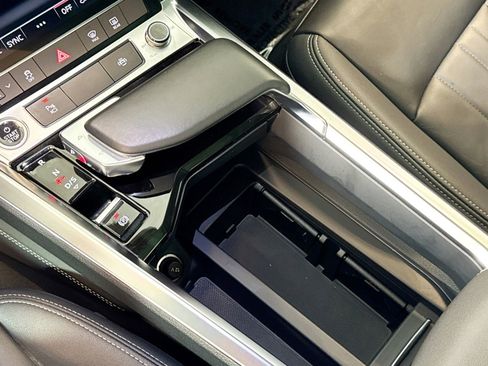 Used 2022 Audi e-tron Premium w/ Convenience Plus Package image 16