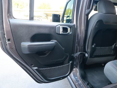 Used 2025 Jeep Wrangler Unlimited Rubicon AWD/4WD image 36