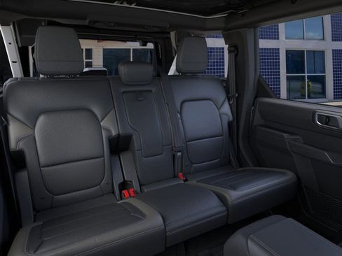 New 2025 Ford Bronco Outer Banks w/ Sasquatch Package image 12