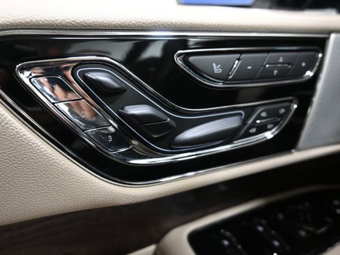 Used 2020 Lincoln Navigator Reserve w/ Luxury Package image 28