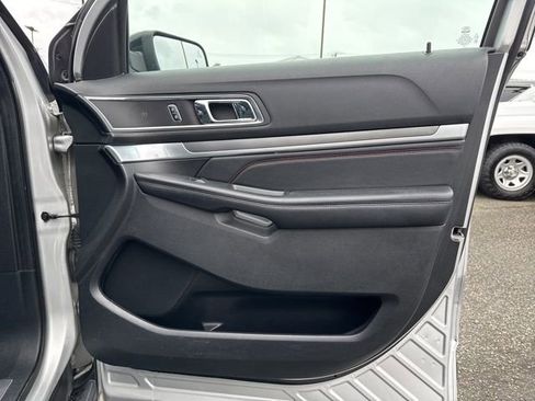 Used 2018 Ford Explorer Sport image 13