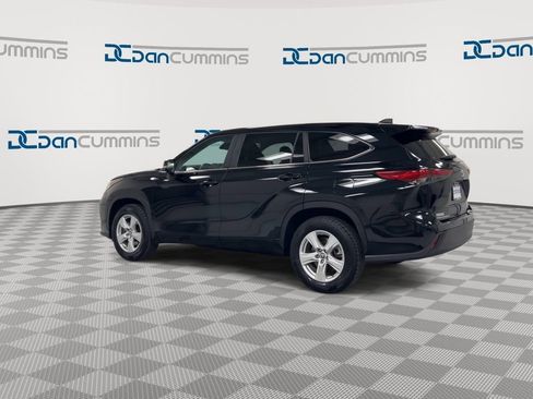 Used 2023 Toyota Highlander LE image 6