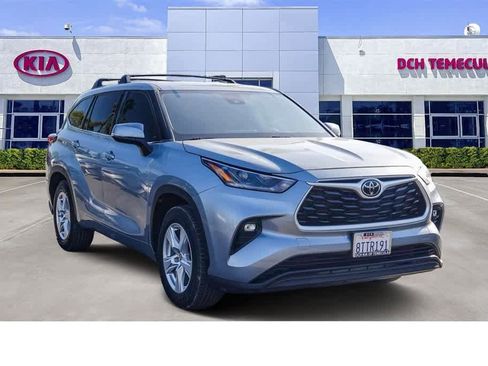Used 2021 Toyota Highlander LE image 3