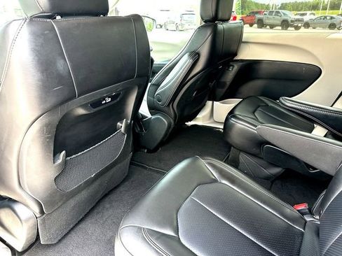 Used 2023 Chrysler Pacifica Touring-L FWD image 20