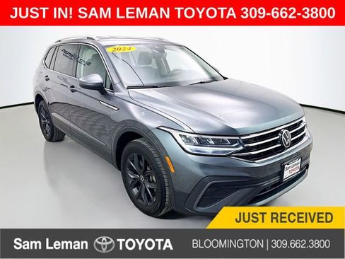 Used 2024 Volkswagen Tiguan SE image 1