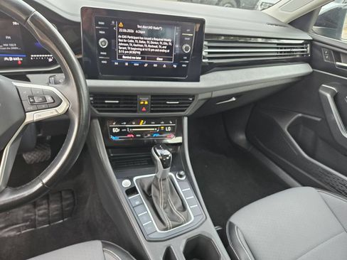 Used 2025 Volkswagen Jetta SE FWD image 20