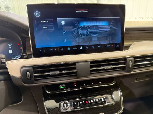 Used 2024 Lincoln Corsair Reserve image 20