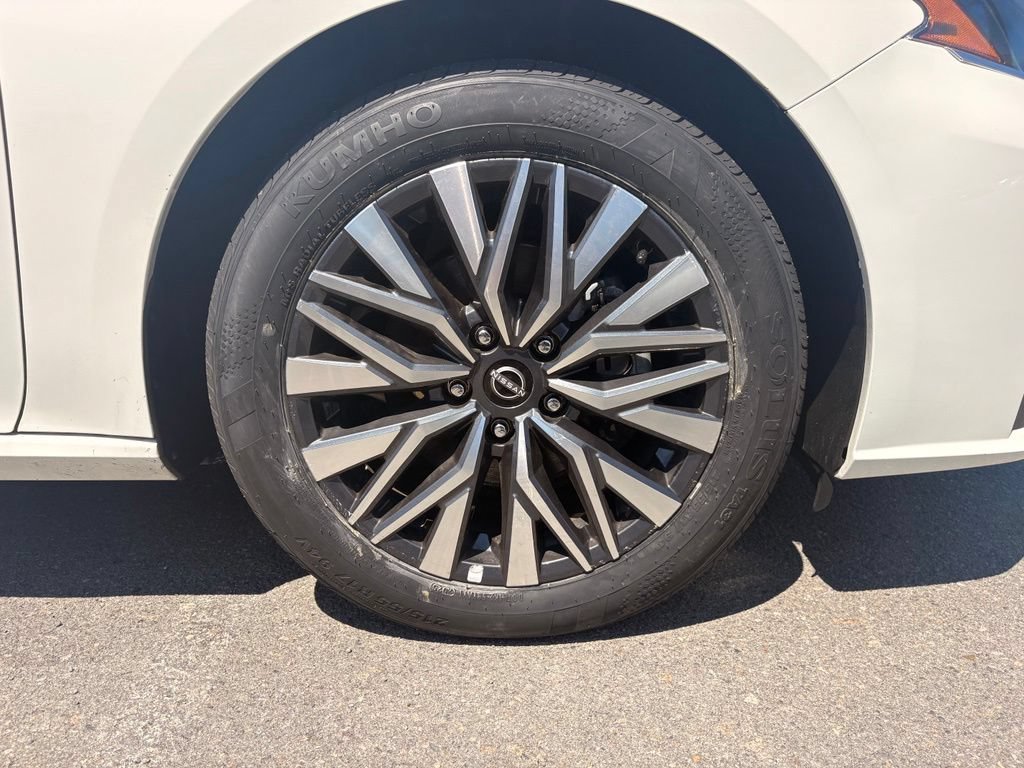 Used 2025 Nissan Altima 2.5 SV FWD image 31