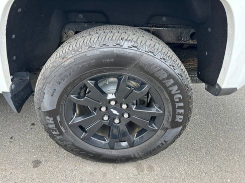 Used 2019 Chevrolet Colorado Z71 AWD/4WD image 10