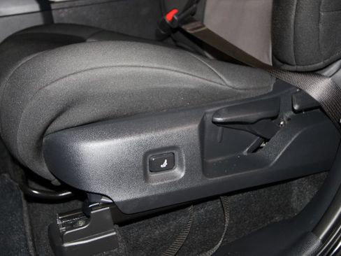 Used 2025 Toyota Tacoma TRD Off-Road AWD/4WD image 7