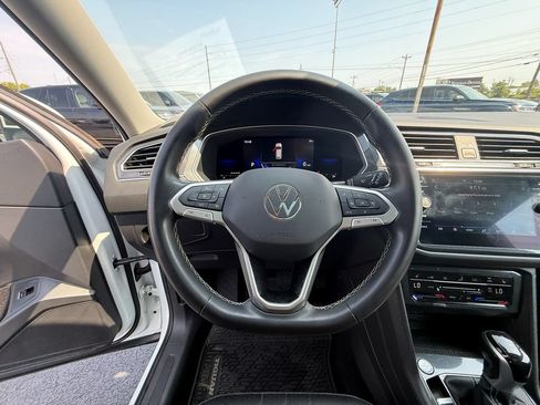 Used 2022 Volkswagen Tiguan SE FWD image 16