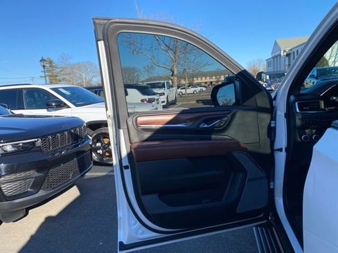 Used 2023 GMC Yukon Denali Ultimate image 24