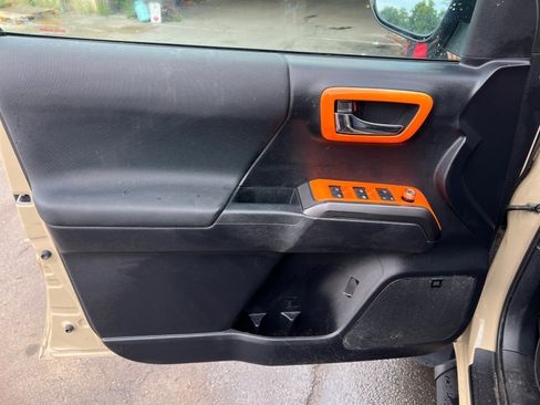 Used 2020 Toyota Tacoma TRD Sport image 19