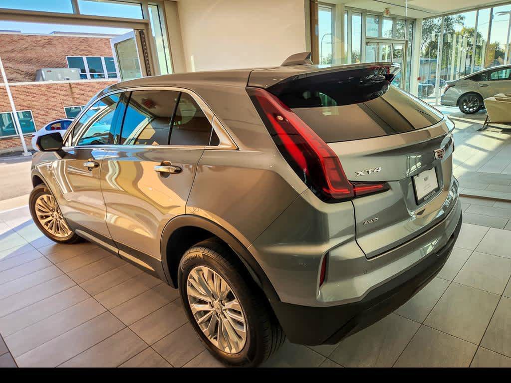 Used 2024 Cadillac XT4 Luxury w/ Cold Weather Package AWD/4WD image 8