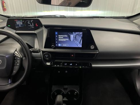 Used 2025 Toyota Prius LE FWD image 28