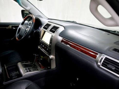 Used 2011 Lexus GX 460 image 6