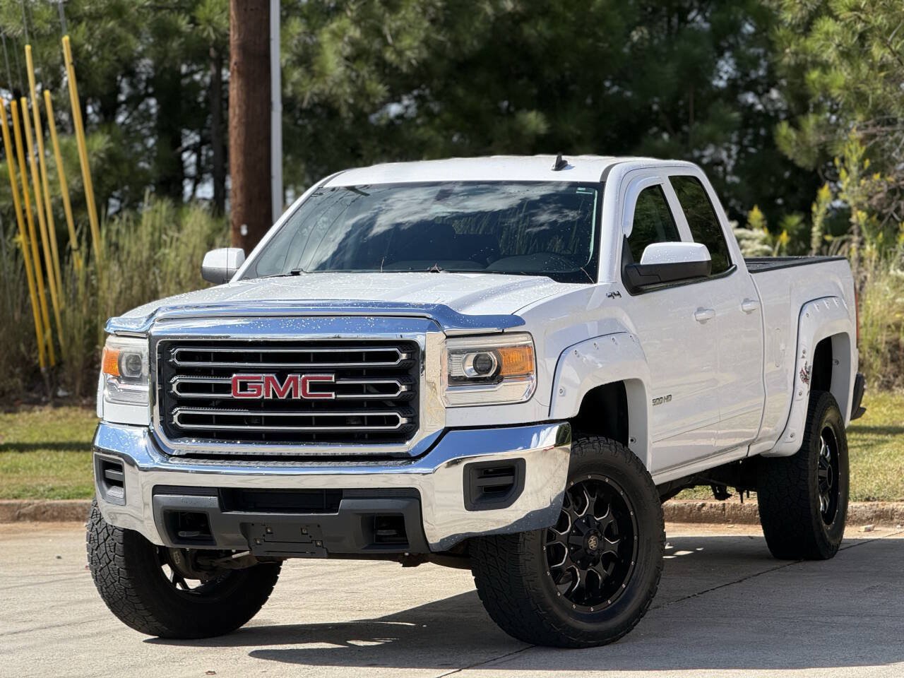 Used 2015 GMC Sierra 2500 SLE AWD/4WD image 1