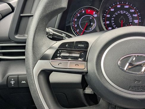 Used 2023 Hyundai Elantra SEL image 19