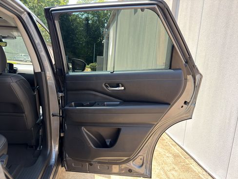 Used 2025 Nissan Pathfinder SL w/ SL Premium Package FWD image 18