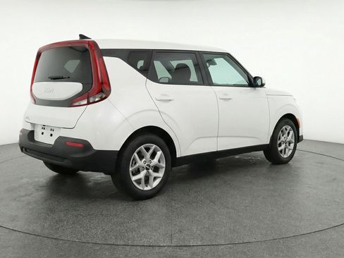 Used 2025 Kia Soul LX w/ LX Technology Package image 9
