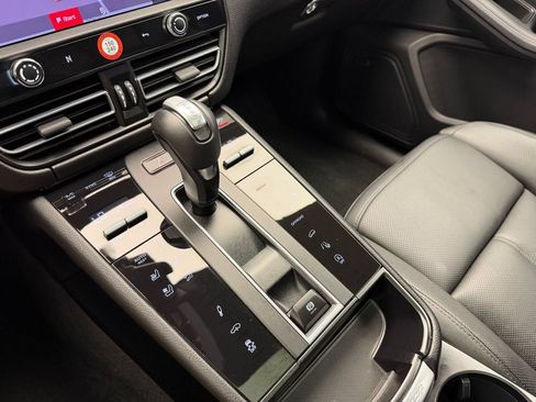 Used 2026 Porsche Macan Turbo AWD/4WD image 9