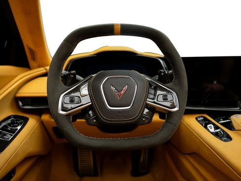 Used 2022 Chevrolet Corvette Stingray Premium Cpe w/ Z51 Performance Package RWD image 4