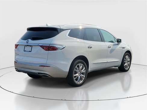 Used 2023 Buick Enclave Essence w/ Experience Buick Package FWD image 4