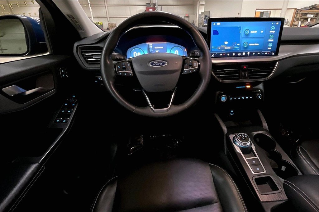 Certified 2023 Ford Escape Platinum AWD/4WD image 5
