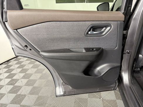 Used 2021 Nissan Rogue SV FWD image 19