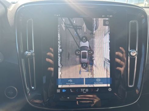 Certified 2025 Volvo XC40 B5 Plus AWD/4WD image 24