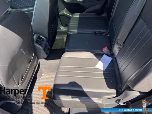 Used 2024 Volkswagen Tiguan SE w/ Panoramic Sunroof Package image 10