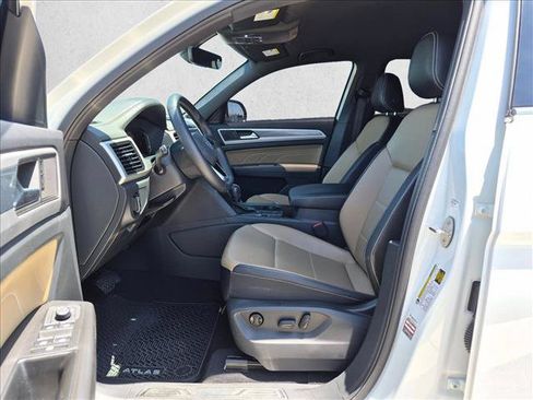 Used 2022 Volkswagen Atlas Cross Sport SE FWD image 16