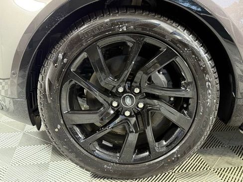 New 2025 Land Rover Discovery Dynamic SE image 10