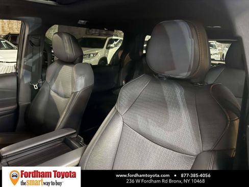 Used 2023 Toyota Sienna XSE AWD/4WD image 18